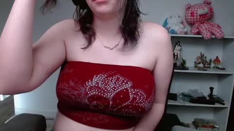 Snapshot of krystalsyxx chatting on 05-19-26, 04:02 Krystal Syx online show from 05-19-26, 04:02