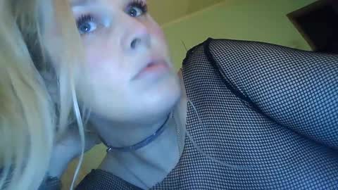 Snapshot of kudesnizza chatting on 01-29-25, 02:00 Annika MTF ts post -op online show from 01-29-25, 02:00