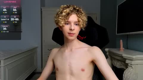 Snapshot of kudi_j chatting on 10-11-25, 04:05 Kudi online show from 10-11-25, 04:05