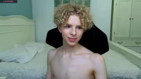 Snapshot of kudi_j chatting on 10-31-25, 04:52 Kudi online show from 10-31-25, 04:52