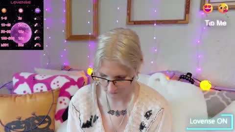 Snapshot of kunzitegoddess chatting on 09-25-25, 06:22 Samantha online show from 09-25-25, 06:22