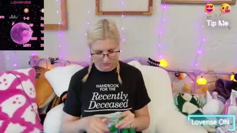 Snapshot of kunzitegoddess chatting on 10-22-25, 03:12 Samantha online show from 10-22-25, 03:12