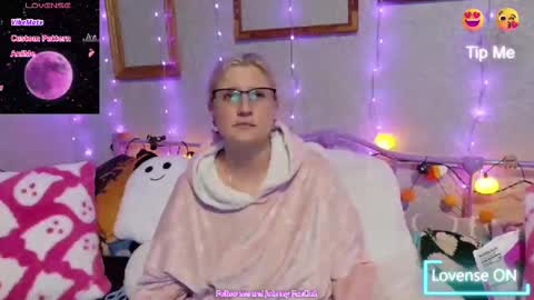 Snapshot of kunzitegoddess chatting on 10-23-25, 11:24 Samantha online show from 10-23-25, 11:24