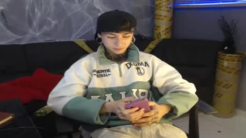 kuregari_xs online show from 10-26-25, 04:40