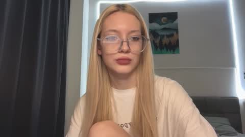 Snapshot of kvetapin chatting on 01-10-26, 11:20 Bella and Alexandra online show from 01-10-26, 11:20