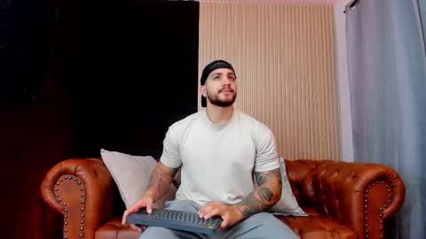 Snapshot of kylenorth_ chatting on 11-19-25, 02:06 kylenorth_ online show from 11-19-25, 02:06