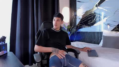 kylesmithx_ online show from 01-06-26, 05:33