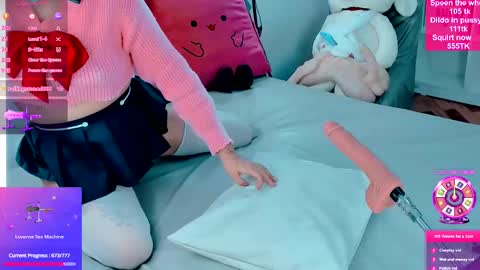 Snapshot of kylesweet chatting on 12-14-25, 02:33 SweetAlienBunny online show from 12-14-25, 02:33