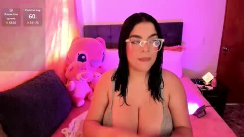 Snapshot of kylie2211 chatting on 12-16-25, 06:24 Kylie online show from 12-16-25, 06:24