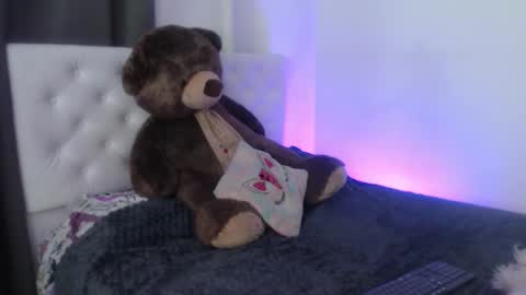 Sara online show from 09-20-25, 03:07