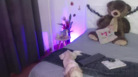 Sara online show from 10-16-25, 01:17