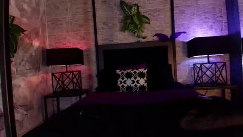 Snapshot of kylie_foxxxy chatting on 11-10-25, 07:35 Kylie online show from 11-10-25, 07:35