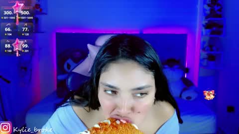 Snapshot of kylie_hottt_ chatting on 01-17-25, 12:42 k ylie online show from 01-17-25, 12:42