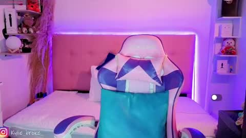 k ylie online show from 04-23-26, 09:17