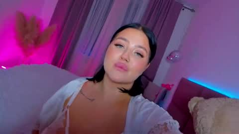 Snapshot of kylie_lips chatting on 09-18-25, 06:54 Kylie Lips online show from 09-18-25, 06:54