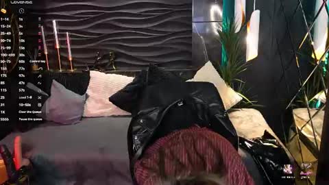 Snapshot of kylie_mellow chatting on 06-10-26, 01:43 Kylie online show from 06-10-26, 01:43