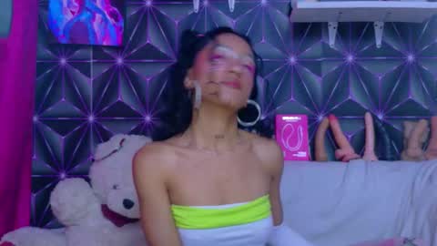 Snapshot of kylie_moan chatting on 10-29-25, 05:42 KYLIE online show from 10-29-25, 05:42