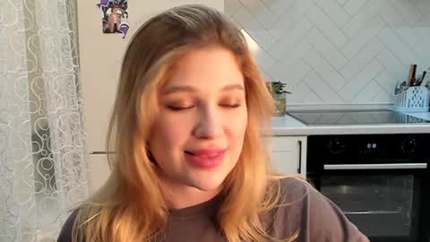 Snapshot of kylieblond chatting on 12-23-24, 03:12 Din online show from 12-23-24, 03:12