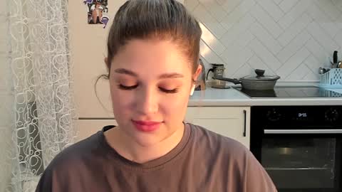 Snapshot of kylieblond chatting on 01-09-25, 07:40 Din online show from 01-09-25, 07:40