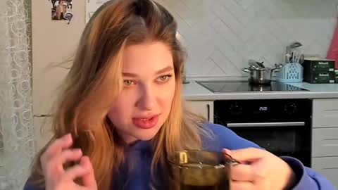 Snapshot of kylieblond chatting on 02-19-25, 09:25 Din online show from 02-19-25, 09:25