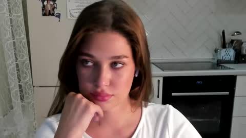 Snapshot of kylieblond chatting on 10-10-25, 08:30 Din online show from 10-10-25, 08:30