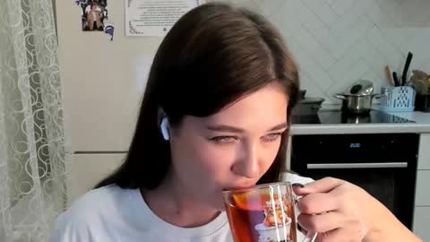 Snapshot of kylieblond chatting on 11-20-25, 09:25 Din online show from 11-20-25, 09:25