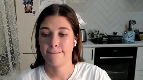 Snapshot of kylieblond chatting on 11-22-25, 08:08 Din online show from 11-22-25, 08:08