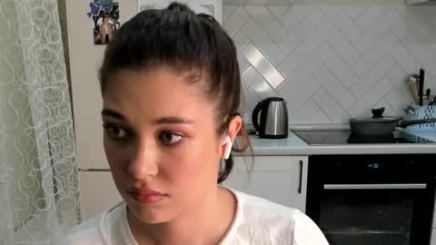 Snapshot of kylieblond chatting on 11-24-25, 09:14 Din online show from 11-24-25, 09:14