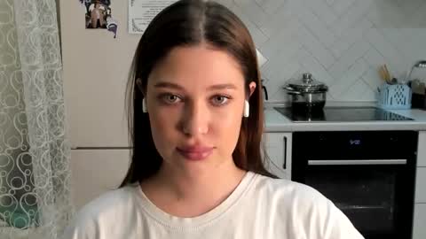 Snapshot of kylieblond chatting on 12-16-25, 09:42 Din online show from 12-16-25, 09:42