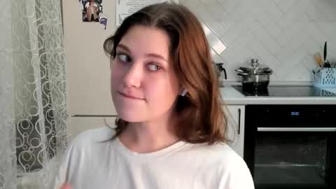 Snapshot of kylieblond chatting on 12-17-25, 09:21 Din online show from 12-17-25, 09:21