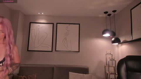 Kylie Jenkins online show from 12-22-25, 11:40