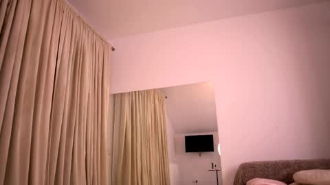 Kylie online show from 04-25-26, 08:17