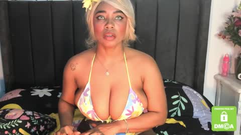 kylie white boobs online show from 03-12-25, 10:50