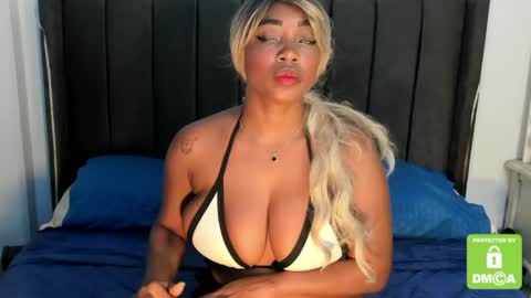 kylie white boobs online show from 04-12-26, 06:57