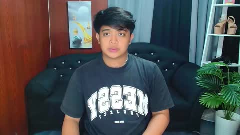 Snapshot of kyll_collins chatting on 11-06-25, 07:53 kyll_collins online show from 11-06-25, 07:53