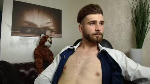 Snapshot of kyloeast chatting on 06-09-26, 04:24 KyloEast online show from 06-09-26, 04:24