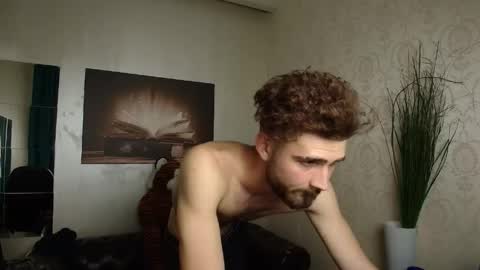 Snapshot of kyloeast chatting on 06-10-26, 08:57 KyloEast online show from 06-10-26, 08:57