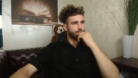Snapshot of kyloeast chatting on 06-18-26, 07:08 KyloEast online show from 06-18-26, 07:08