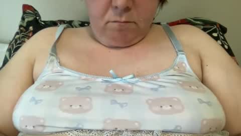 Snapshot of kylorencat chatting on 02-08-25, 03:21 KYLO online show from 02-08-25, 03:21