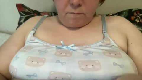 Snapshot of kylorencat chatting on 02-09-25, 03:12 KYLO online show from 02-09-25, 03:12