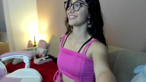 Snapshot of kymgiraldo8 chatting on 12-17-24, 07:18 Kym Giraldo online show from 12-17-24, 07:18