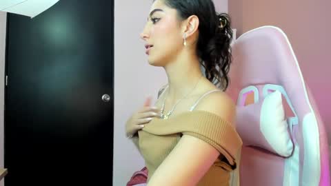 Snapshot of kymgiraldo8 chatting on 12-30-24, 08:10 Kym Giraldo online show from 12-30-24, 08:10