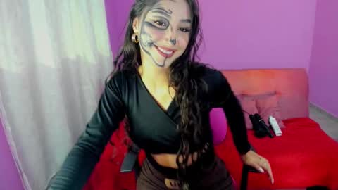 Snapshot of kymgiraldo8 chatting on 10-27-25, 05:00 Kym Giraldo online show from 10-27-25, 05:00