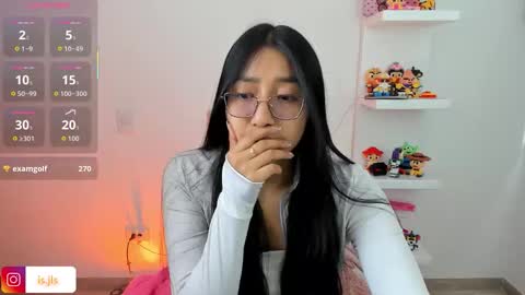 Snapshot of kyy_isa chatting on 09-11-25, 05:02 IG online show from 09-11-25, 05:02