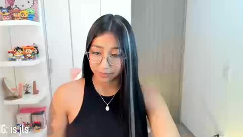 Snapshot of kyy_isa chatting on 09-23-25, 04:15 IG online show from 09-23-25, 04:15