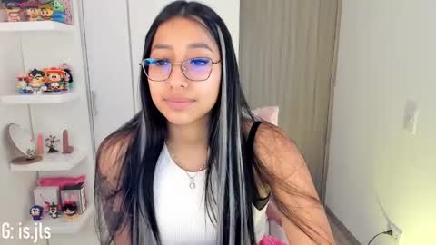 Snapshot of kyy_isa chatting on 10-04-25, 12:30 IG online show from 10-04-25, 12:30