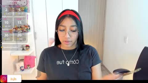 Snapshot of kyy_isa chatting on 10-15-25, 04:12 IG online show from 10-15-25, 04:12