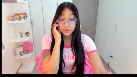 Snapshot of kyy_isa chatting on 10-17-25, 04:26 IG online show from 10-17-25, 04:26