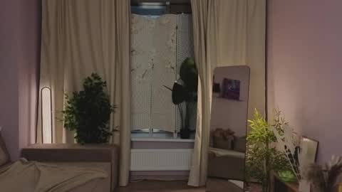 Snapshot of l1llu chatting on 11-05-25, 11:43 l1llu online show from 11-05-25, 11:43