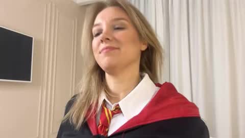 lina online show from 10-15-25, 10:21